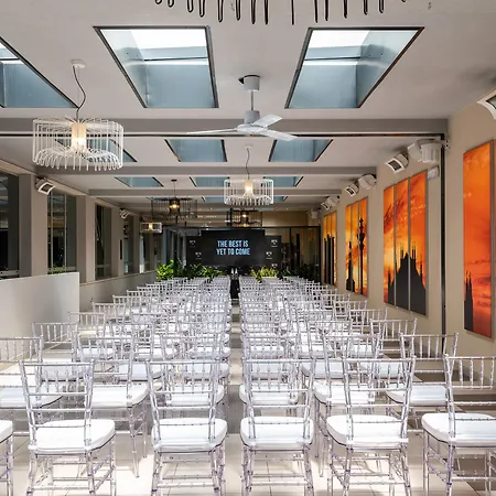 Nyx By Leonardo Mailand