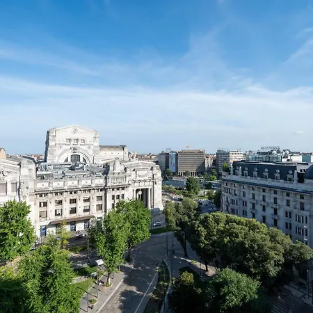 Nyx By Leonardo Mailand