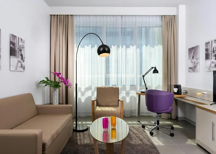 Nyx By Leonardo ميلان